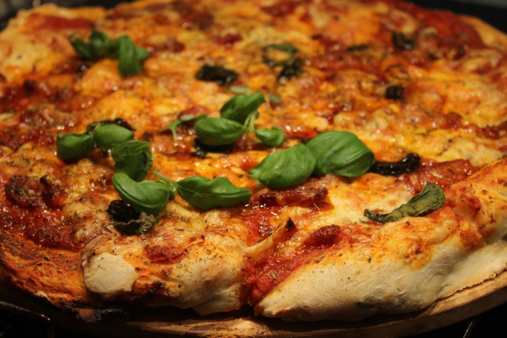 Steinovnsbakt pizza med&nbsp;chorizo