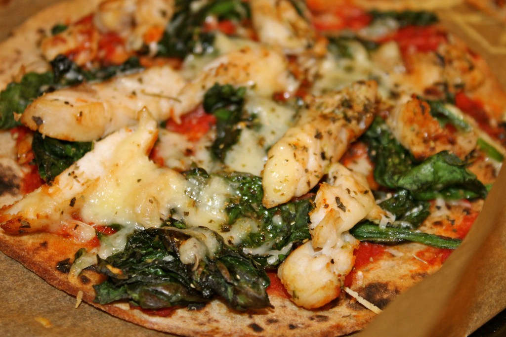 Speltlompe pizza med kylling og&nbsp;spinat